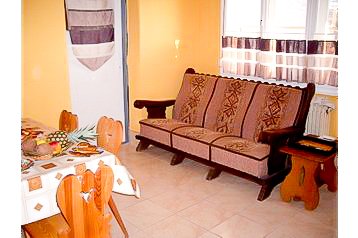 Slovaška Chata Ostrý Grúň, Eksterier